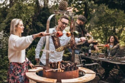 MOESTA-BBQ Bandit FirePlace Set Inkl. Ablagebrett Bambus Und Asado Grill 17 MOESTA-BBQ Bandit FirePlace Set Inkl. Ablagebrett Bambus Und Asado Grill -Brunner Verkäufe 2022 09 20 moesta bandit und wm shooting 383 ret