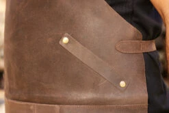 IGNIUM Grillschürze -Brunner Verkäufe ignium grill lederschuerze braun detail