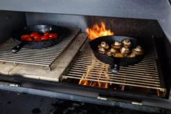 Der Merklinger Abstandsrost -Brunner Verkäufe merklinger holzbackofen grill pizzaofen brotbackofen zubehoer motiv gusspfanne4 jpg