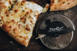 MOESTA-BBQ PizzaSchneider – PizzaCut 9 MOESTA-BBQ PizzaSchneider – PizzaCut -Brunner Verkäufe pizzacut anwendung 1200x800x72dpi 297a8klxpmkhbq94